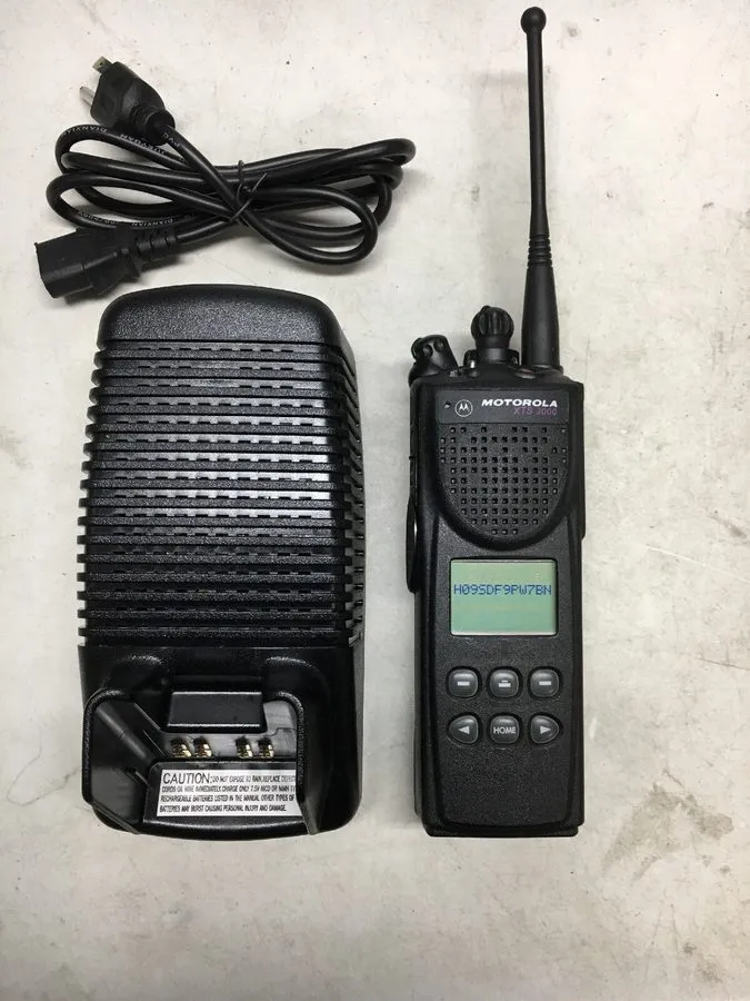 Радиостанция Motorola XTS3000 III UHF 403-470 Mhz P25 Digital Portable Radio H09