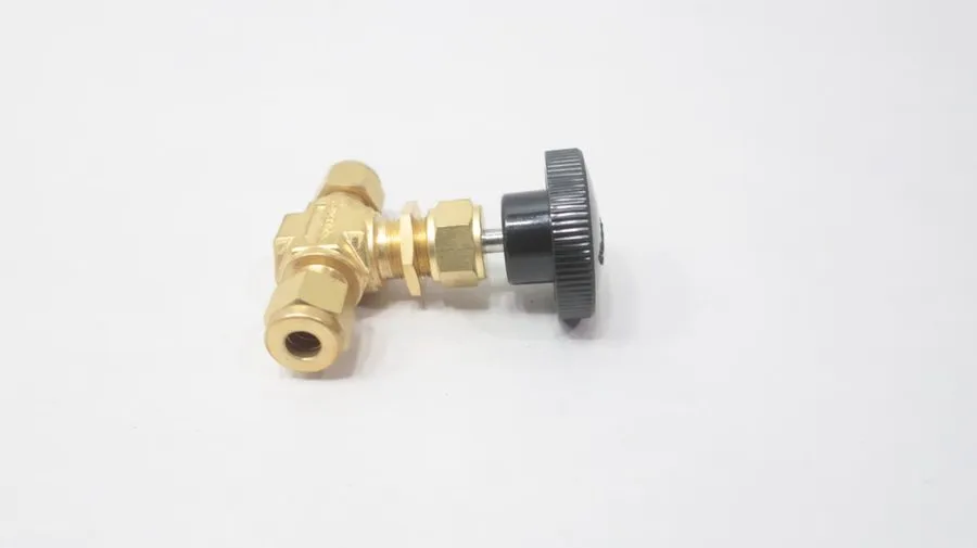 Клапан Swagelok 1/4” Brass Integral Bonnet Needle Valve B-1RS4