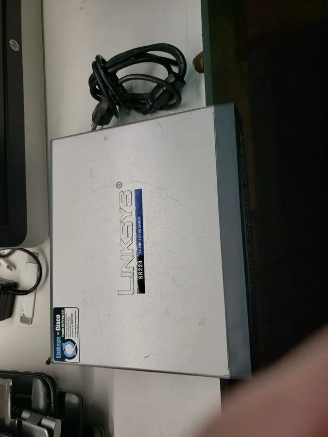 Коммутатор CISCO LINKSYS SR224 24-PORT 10/100 Mbps ETHERNET SWITCH WITH RACKMOUN