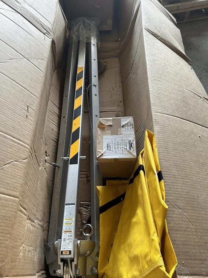 Оборудование видеонаблюдения FALLTECH 7507 CONFINED SPACE TRIPOD SYSTEM W/WINCH, — фото лота 1