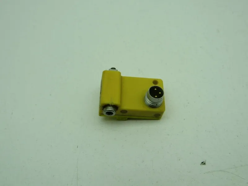 Датчик приближения Turck BIM-NST-AP6X-V1131 4685800 10-30 V DC Magnetic Proximit