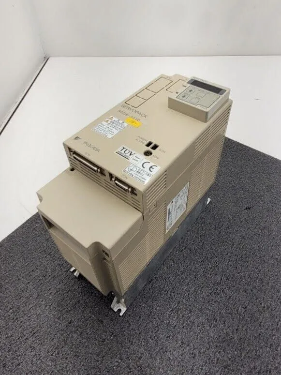 Сервопривод Yaskawa SGDB-05VD Servopack Servo Drive 200-230VAC 0-230VAC 3PH 0.60