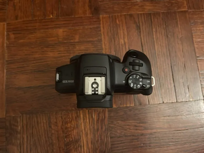 Фотокамера Canon EOS R100 EOS R Mirrorless 24.1MP Black w/ RF-S 18-45mm Lens — фото лота 3
