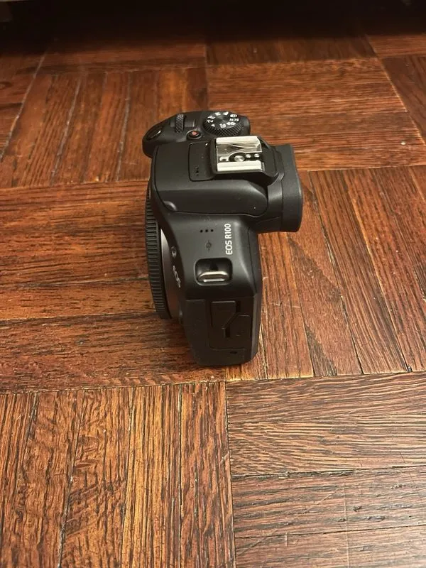 Фотокамера Canon EOS R100 EOS R Mirrorless 24.1MP Black w/ RF-S 18-45mm Lens — фото лота 4