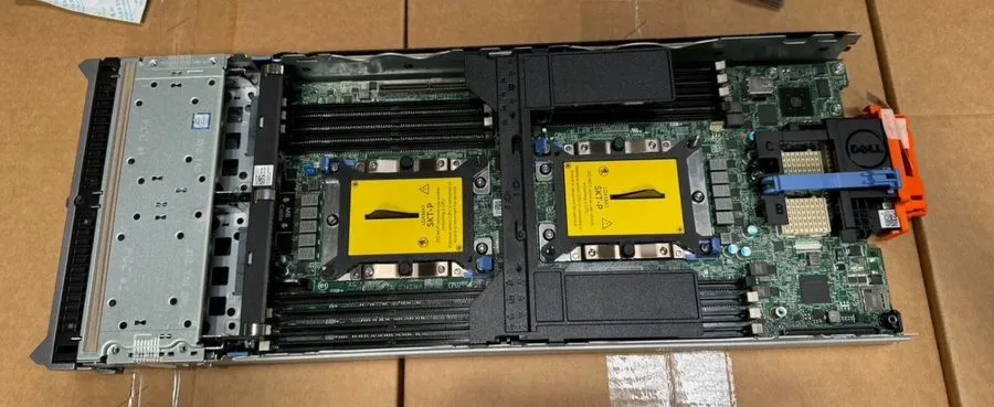 Сервер Dell PowerEdge M640 Barebone Server Blade No Hard Drive Trays 0D4WRJ CTHW — фото лота 1