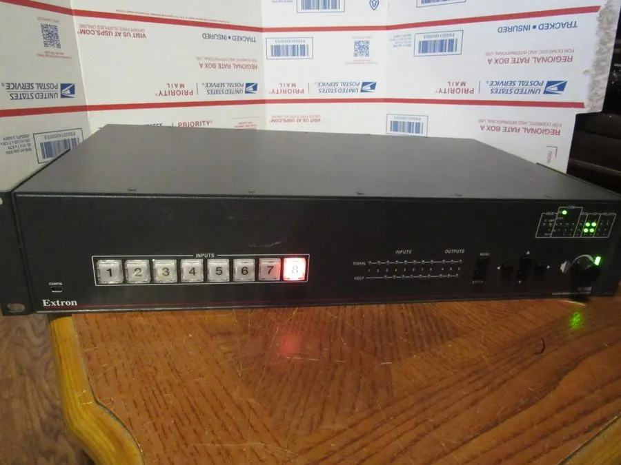Видеокоммутатор Extron IN1608 DTP 330 Extension Scaling Presentation Switcher