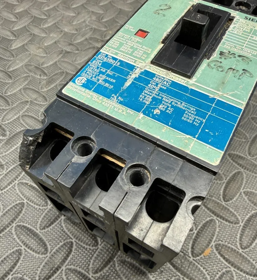 Автоматический выключатель SIEMENS SENTRON SERIES 15 AMP CIRCUIT BREAKER 3P 480 
