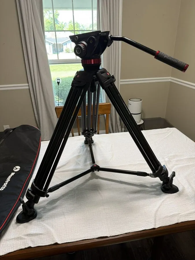 Оборудование видеонаблюдения SLIK Pro 700dx Tripod & Manfrotto MVH502A Fluid Hea — фото лота 1