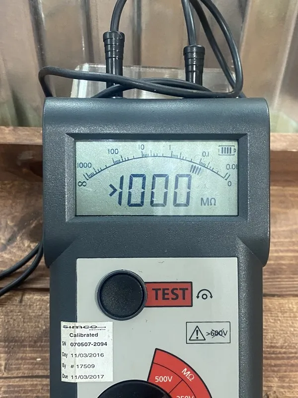 Тестер Megger MIT220 Insulation & Continuity Tester with Case + Leads — фото лота 1