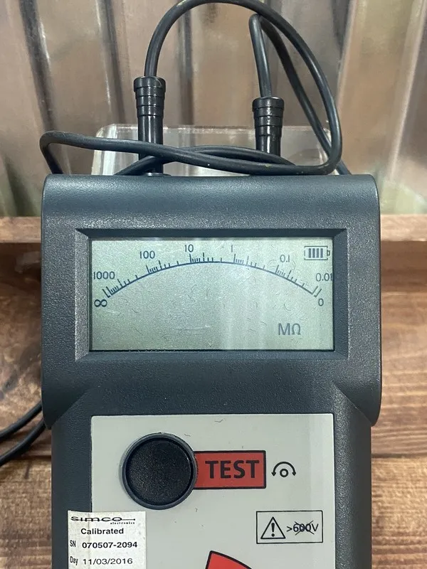Тестер Megger MIT220 Insulation & Continuity Tester with Case + Leads — фото лота 2