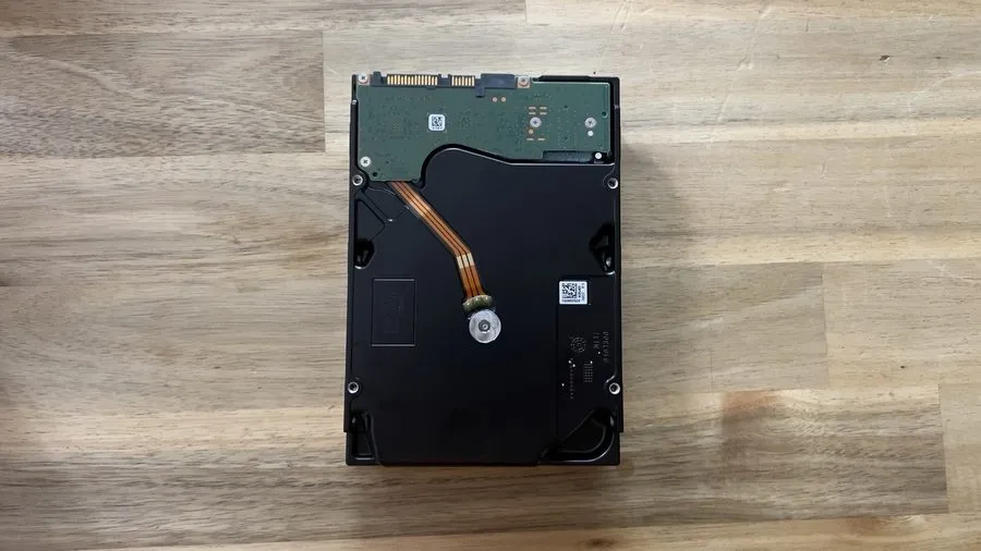 Жёсткий диск Dell EMC Seagate Exos X18 18TB ST18000NM002J-2TV133 7.2K RPM Enterp — фото лота 2