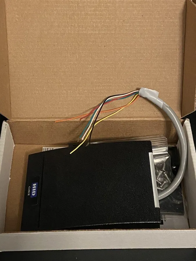 Оборудование видеонаблюдения HID iCLASS SE R40 Wall Switch er 920NTNNEK00000 RFI