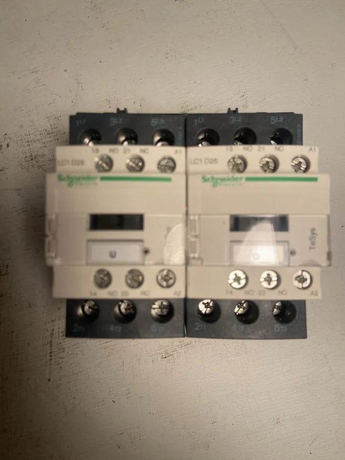 Контактор SCHNEIDER ELECTRIC LC1D25 Tesys Contactor 40A 690V 600V AC IEC/EN 6094