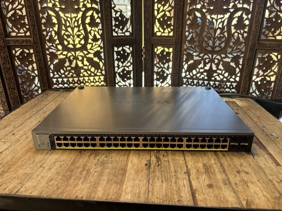 Коммутатор NETGEAR GS752TP 48-Port Gigabit PoE+ Smart Pro Switch with 4 SFP Port