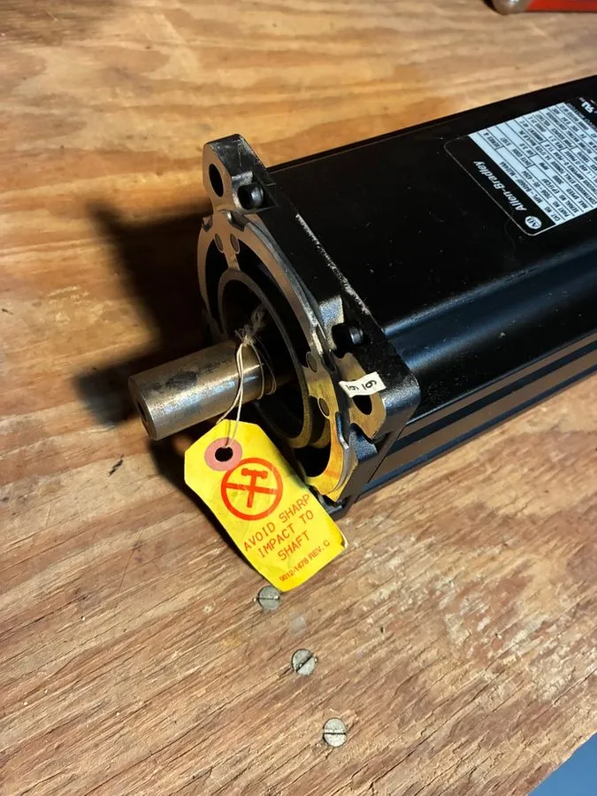 Серводвигатель MPL-B4560F-MJ24AA Allen-Bradley Servo Motor Express Shipping