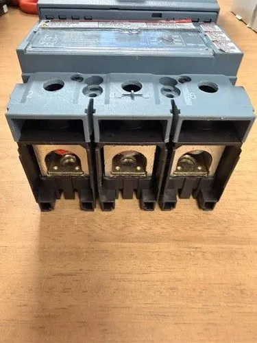 Автоматический выключатель Siemens 3VA5220-6EC31-0AA0 200A 3-Pole Molded Case Ci