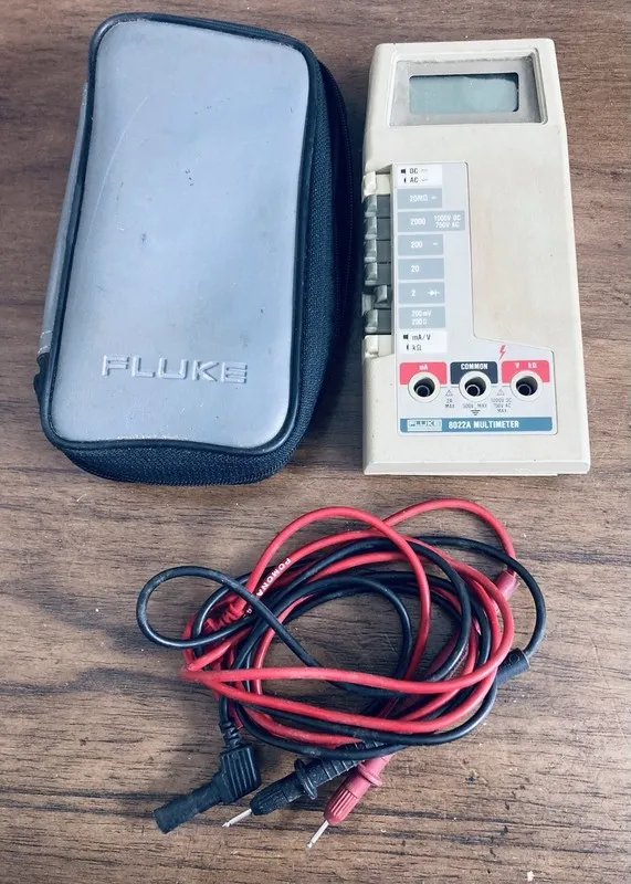 Мультиметр Fluke 8022A Digital Multimeter W/ Leads And Extras, Manual, Case