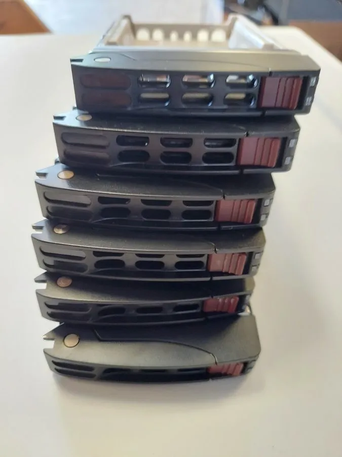 SSD-накопитель Lot SuperMicro SB16105 2.5" SAS/SATA Server Hard Drive SSD Caddy 
