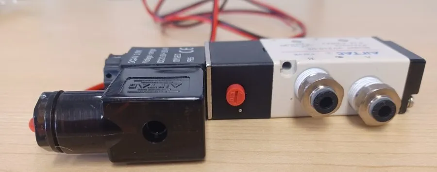 Пневмораспределитель AIRTAC 4V210-08 5/2-Way G1/4 Pneumatic Directional Valve 24 — фото лота 1