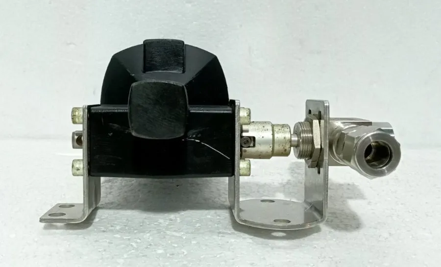 Клапан SWAGELOK SS-83XKS8 3 WAY VALVE, WITH PNEUMATIC SPRING RETURN ACTUATOR MS-