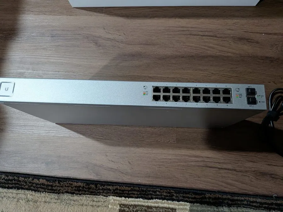 Коммутатор Ubiquiti UniFi US-16-150W 16-Port Gigabit Managed PoE+ Switch