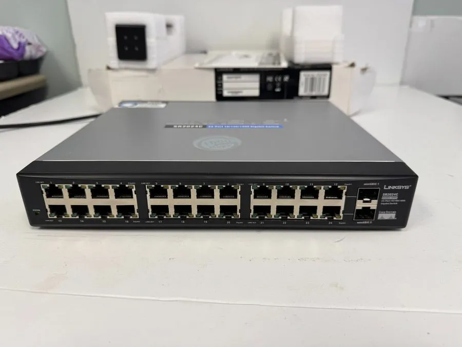 Коммутатор Cisco Small Bussiness 24 Port 10/100/1000 Switch SR2024C