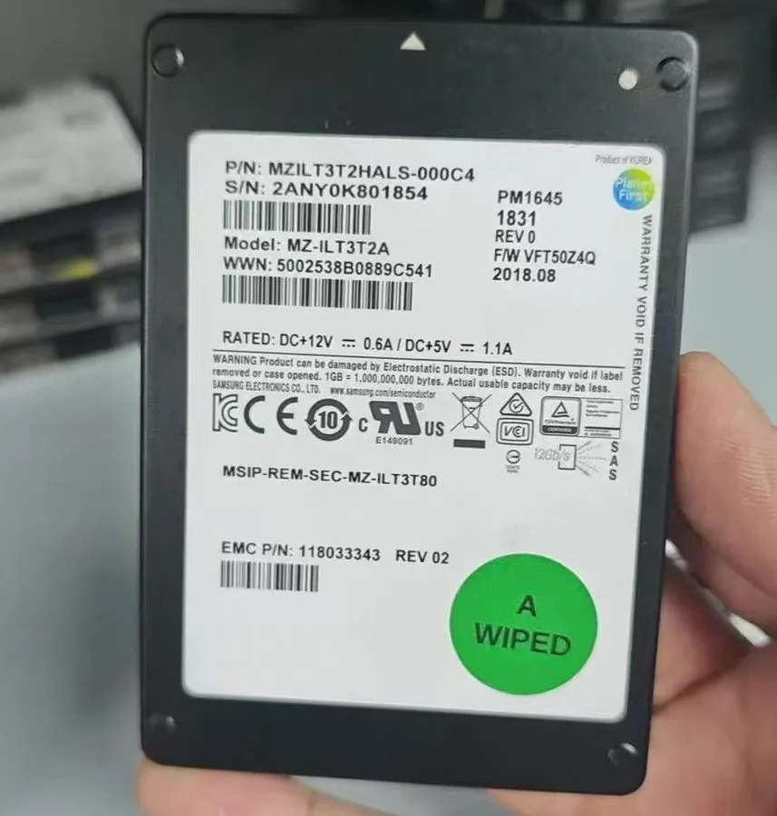 SSD-накопитель SAMSUNG PM1645 3.2TB SSD SAS 12Gb/s MZ1LT3T2HALS-0G4 MZ-1LT3T20 S — фото лота 1