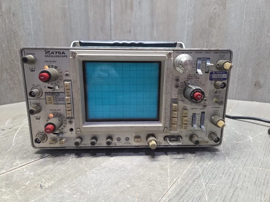 Осциллограф Tektronix Oscilloscope 475A 2 Channel (Powers On No Further Testing