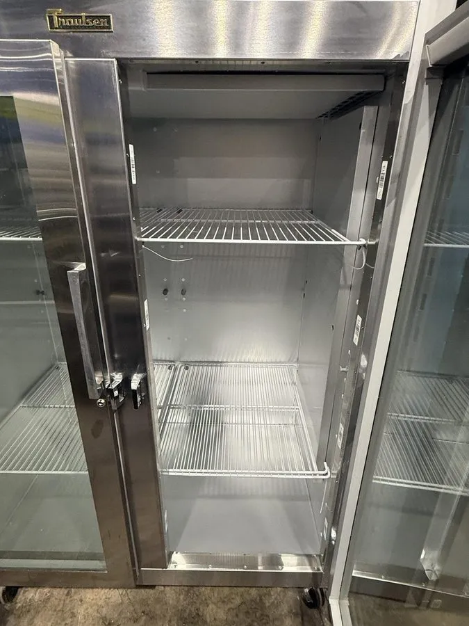 Холодильный шкаф 2020 TRAULSEN G21010 2 GLASS DOOR REACH IN REFRIGERTAOR COOLER — фото лота 2