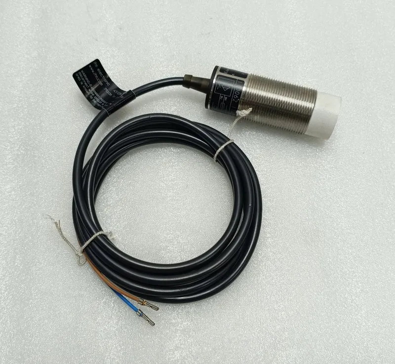 Датчик приближения IFM II0062 Inductive Sensor IIA2015-ABOA/V4A M30 15mm 20-250V — фото лота 1
