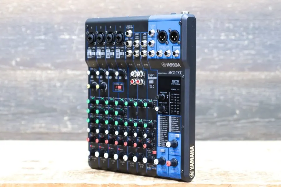 Микшерный пульт Yamaha MG10XU 10-Channel "D-PRE" Mic Preamps USB Mixing Console — фото лота 1