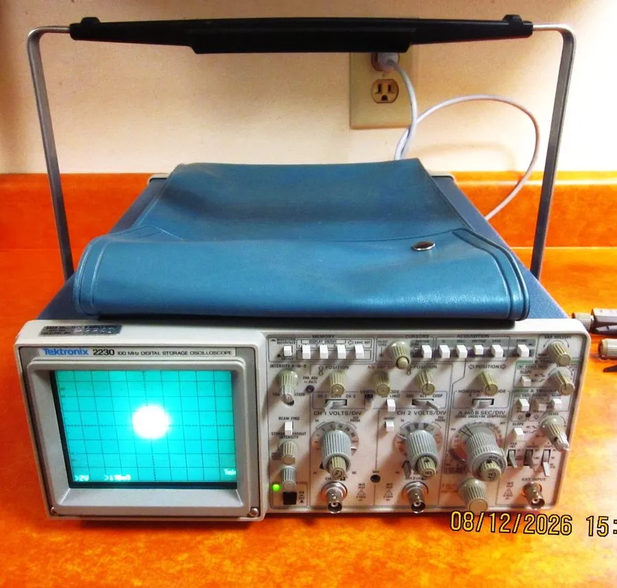 Осциллограф Tektronix 2230 100mhz Digital Storage Oscilloscope (YTH44)