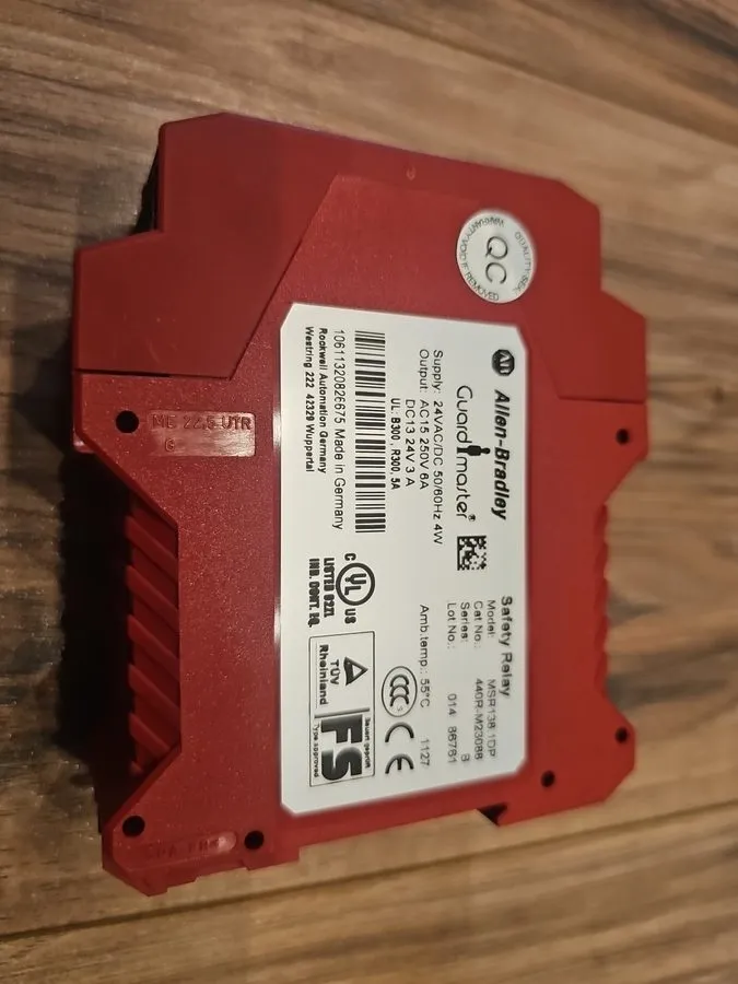 Реле безопасности Allen-Bradley Guardmaster MSR138.1DP Safety Relay 24VAC/VDC DP