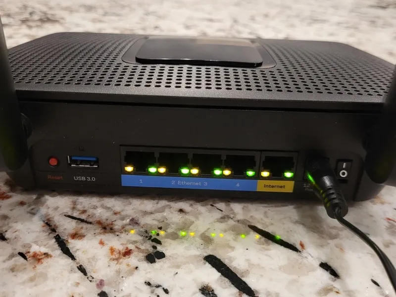 Маршрутизатор Linksys EA8300 Tri-Band Wireless Router AC2200, 4-Port Gigabit, Bl — фото лота 1