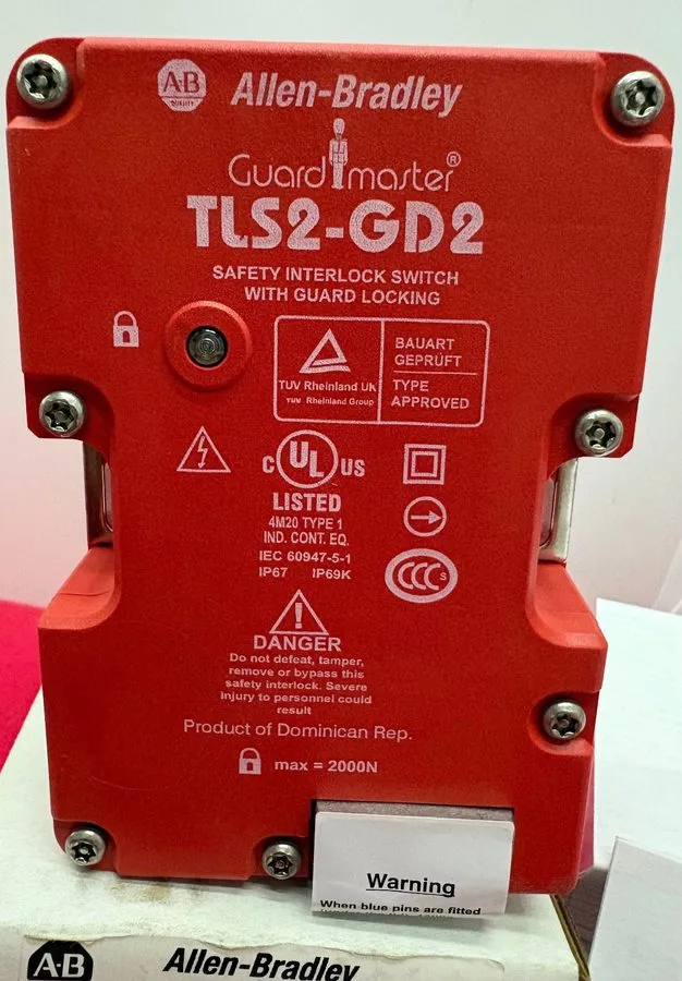 Реле безопасности Allen Bradley TLS2-GD2 Guardmaster Safety Switch 440G-T27177 /