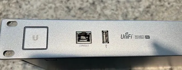 Коммутатор Ubiquiti USG-PRO-4