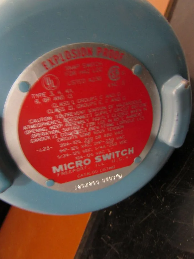 Трубопроводная арматура Micro Switch 12CX200 Explosion Proof Snap Switch & Swage