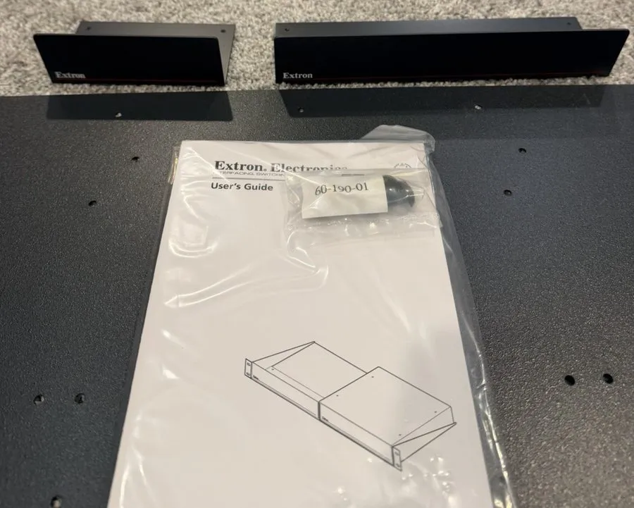 Стойка/шкаф Extron Electronics 60-190-01 Universal 1U Rack Shelf — фото лота 2