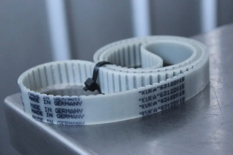 Робот Kuka Robot 63-122-015 Synchroflex Toothed Timing Belt 18 AT 5/1050-5/8