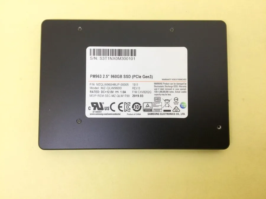 SSD-накопитель Samsung PM963 2.5" SSD NVMe PCIe 3.0 Gen3 x4 U.2 MZ-QLW9600 MZQLW