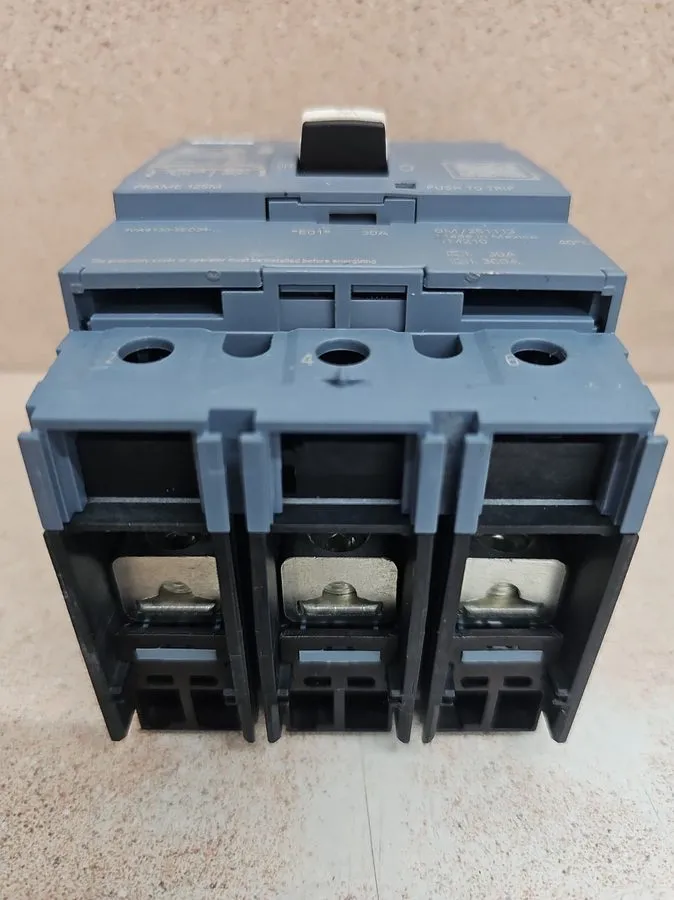 Автоматический выключатель 1 Siemens 3VA4130-5ED34-0AA0 480V 3-Pole Circuit Brea