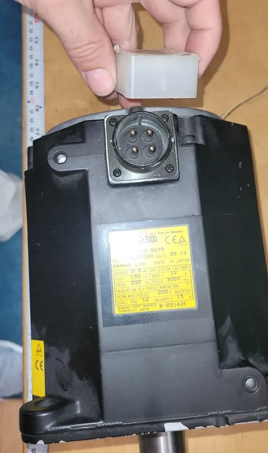 Серводвигатель FANUC AC SERVO MOTOR a12/3000 A06B-0143-B075 — фото лота 1