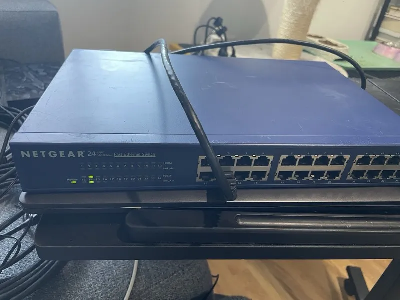 Коммутатор NETGEAR ProSafe JFS524 24-Port Ethernet Network Switch 10/100 Rackmou