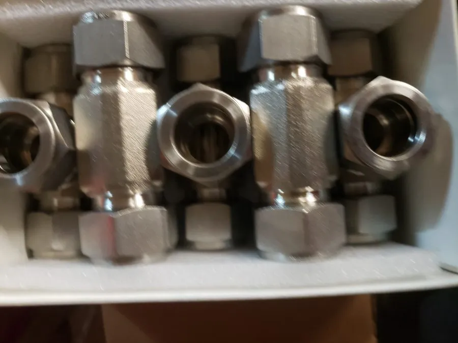 Фитинг Swagelok SS-1210-3 Stainless Steel 3/4 in Compression Tee Fitting
