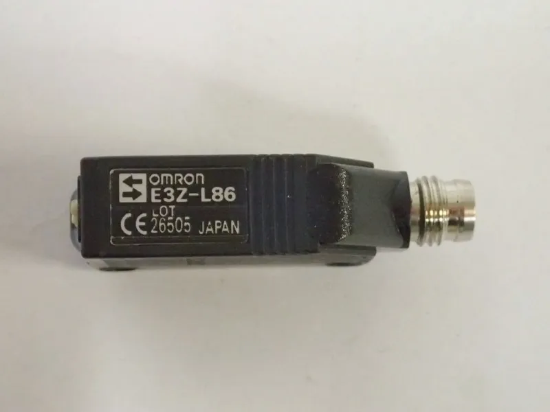 Фотоэлектрический датчик OMRON E3Z-L86 COMPACT PHOTOELECTRIC SENSOR PNP In 24Vdc