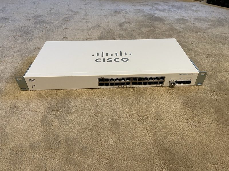 Коммутатор CBS220-24T-4X Switch Cisco 24 Ports 1GE, 4 Ports 10G SFP+Uplink CBS22 — фото лота 1
