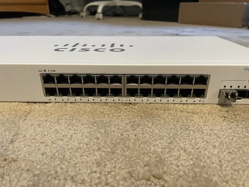 Коммутатор CBS220-24T-4X Switch Cisco 24 Ports 1GE, 4 Ports 10G SFP+Uplink CBS22 — фото лота 3