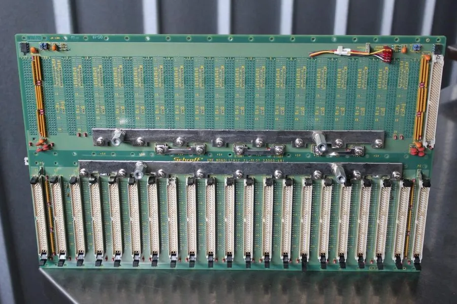 Бэкплейн Schroff Monolithic VME Bus Backplane 21 Slot Board J1 + J2 Slots Model 