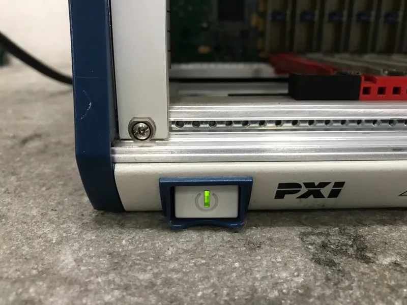 Шасси National Instruments NI PXI-1042Q Quiet 8-Slot 3U PXI Chassis