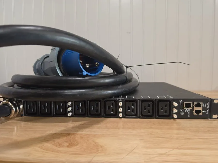 Блок розеток PDU Lenovo 46M4003 Switched Monitored PDU 3-Phase 60A 1U IEC 309 Ma — фото лота 1